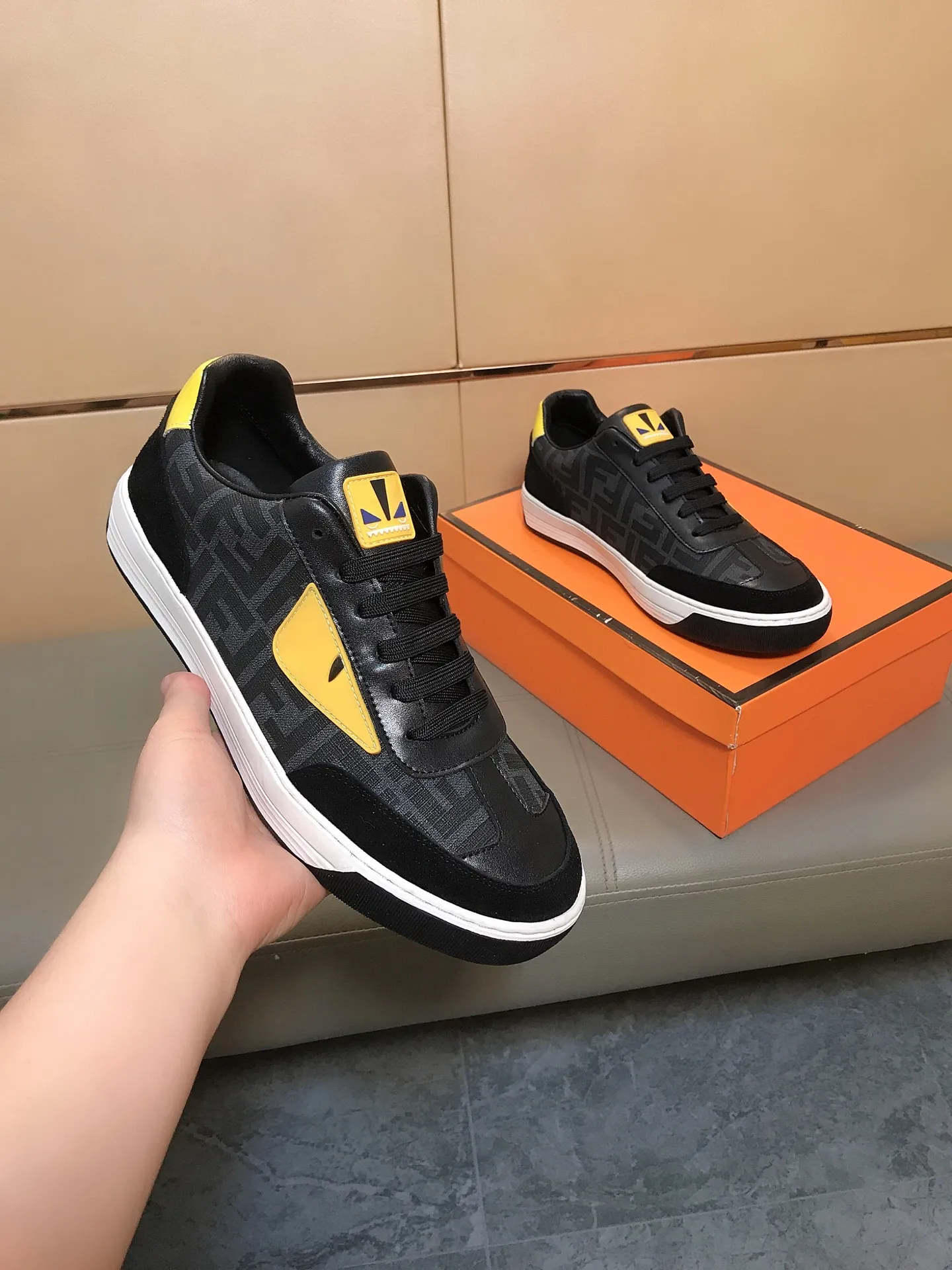 Ex-factory price 400 👟👟💎Fendi [Fendi] men's new high-top casual shoes are on the market 🔥The shoe body is made of brand-specific embossed leather, sheepskin lining, breathable and does not cover the feet! Fashionable casual shoes 🙈Non-slip and wear-resistant outsole👣 Standard size 38-44